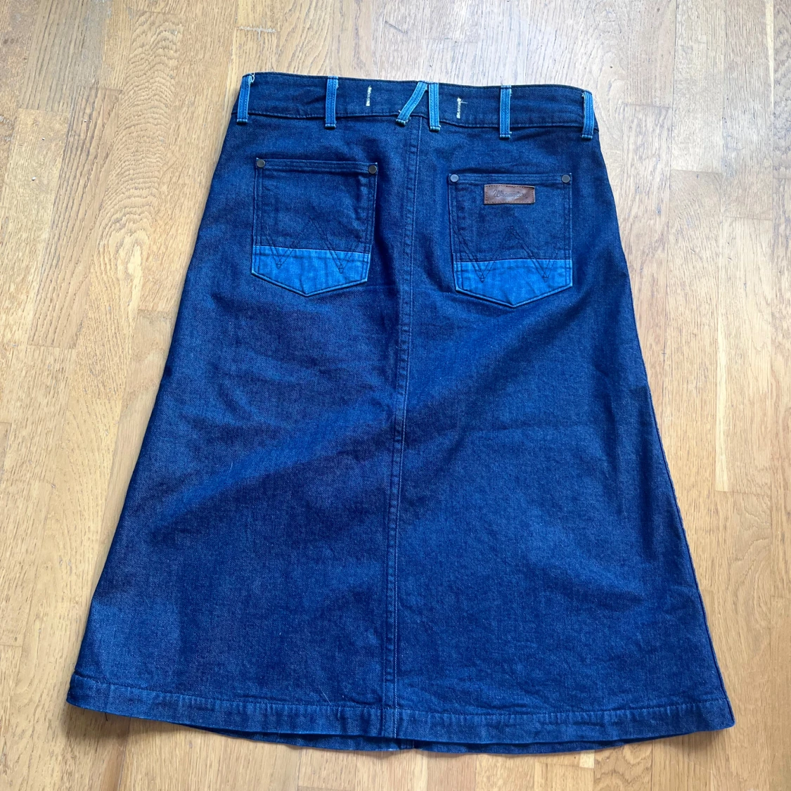 Wrangler lång jeanskjol blå W29 - 4