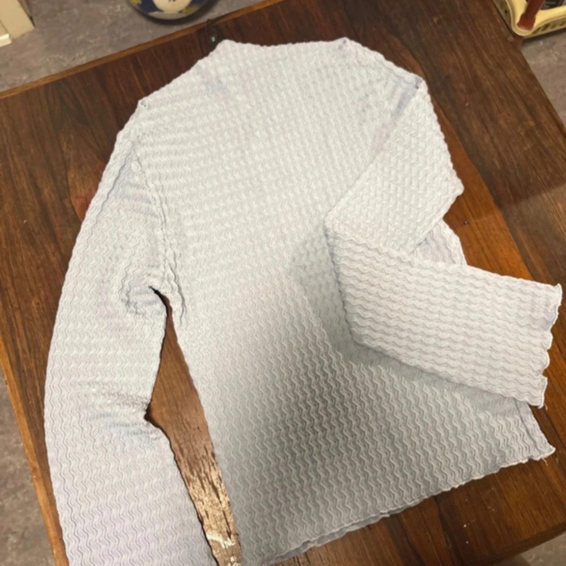 Ljusblå ribbad långärmad tröja