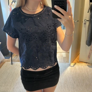 Marinblå kortärmad blus - Storlek xs men passar även s, inga defekter 💕