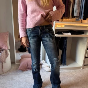 Jeans 💗 - Tjejen på bilden är 160 cm💗 Brukar bära 32/34 i jeans 