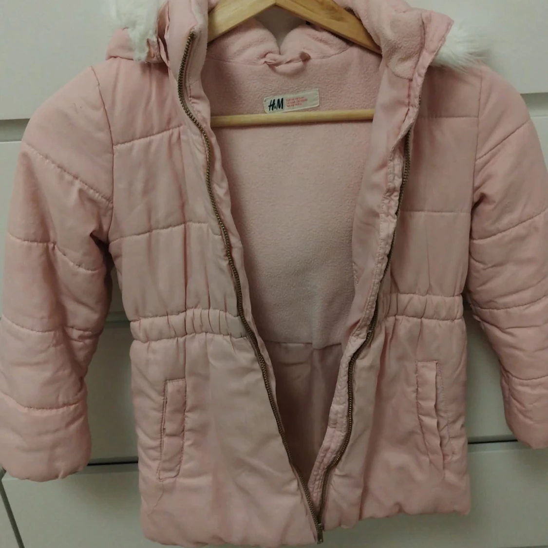 Ljusrosa pufferjacka för barn från H&M - 1