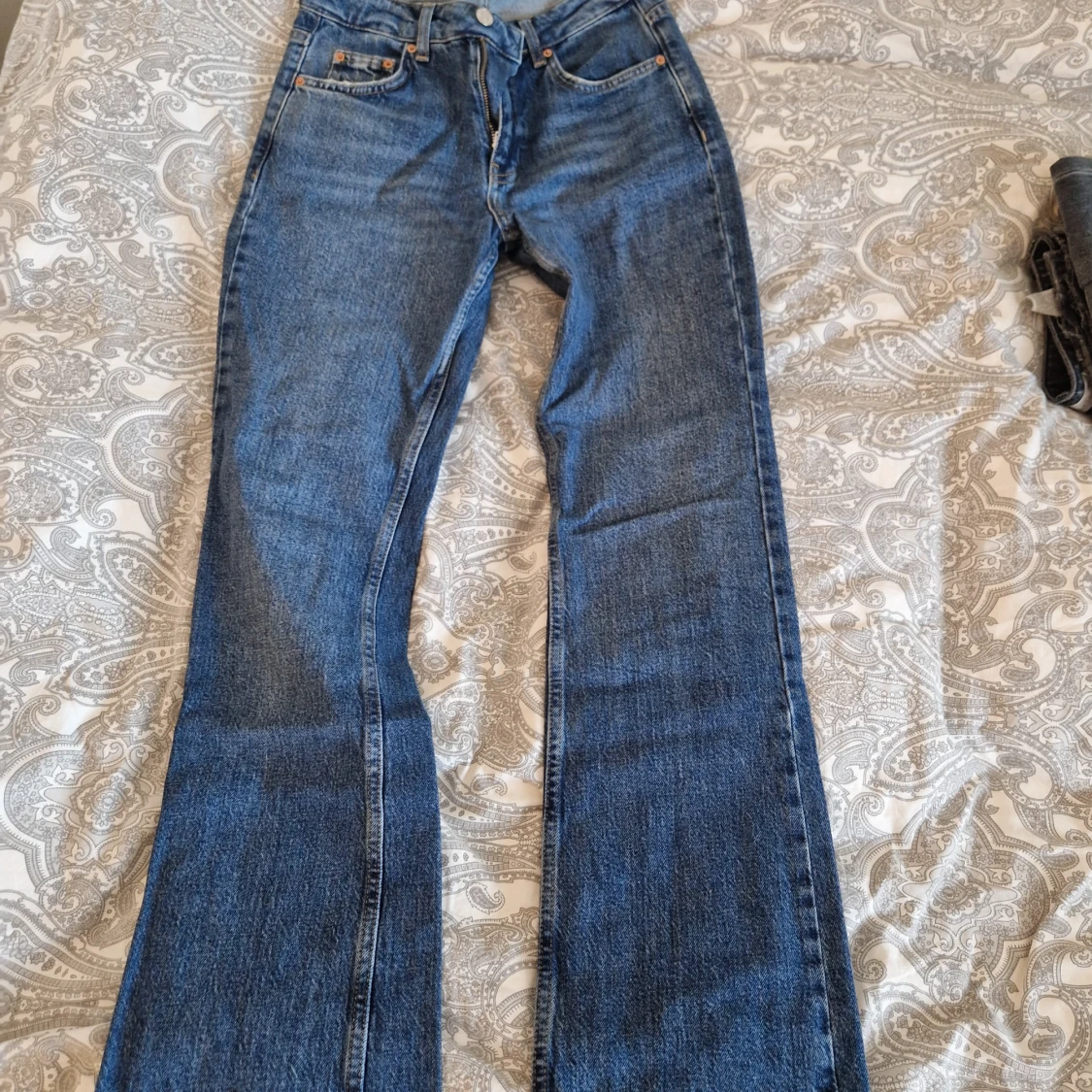 Blå Perfect Jeans från Gina Tricot