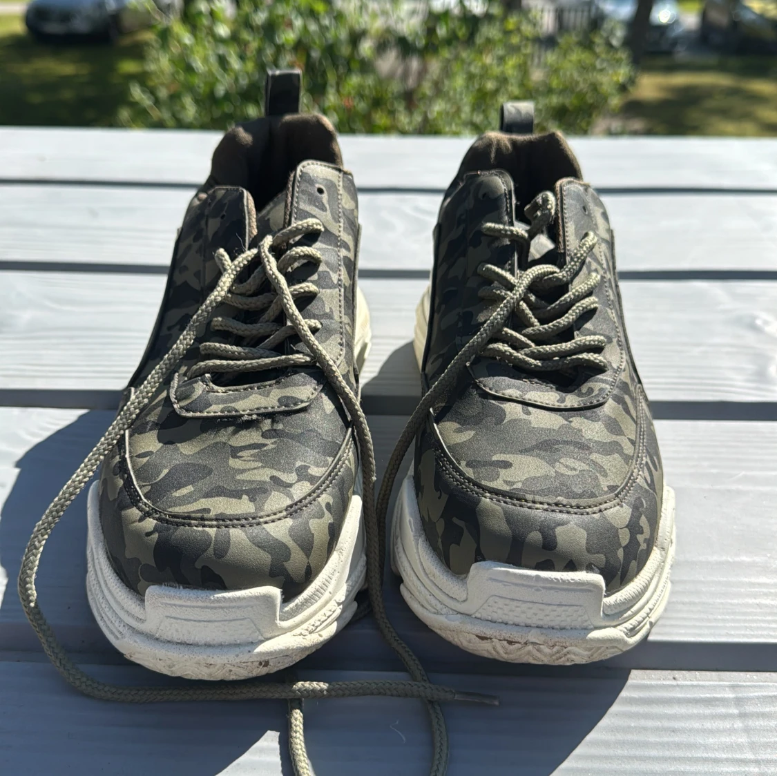 Chunky sneakers med camouflage-mönster - 1