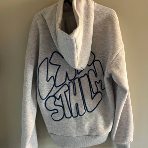 Lxa hoodie  - Storlek xxs kan även passa xs och s. Endast använd en gång 
