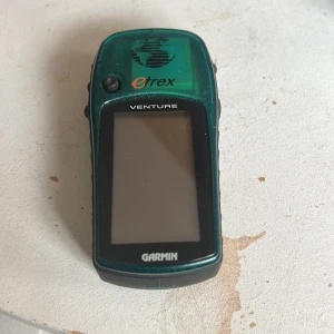 Garmin Venture etrex (gps) - GPS med okänt skick, oklart med batteri eller om den funkar. Om du är en kunnig människa som gillar att jobba på äldre ”projekt” är detta ett perfekt projekt.