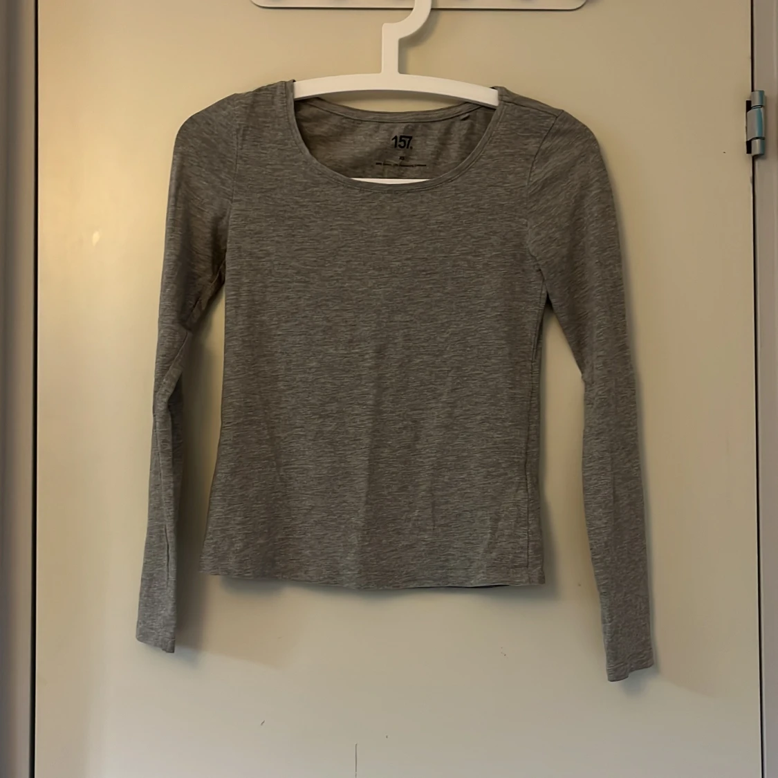 Grå långärmad tröja från 157, XS