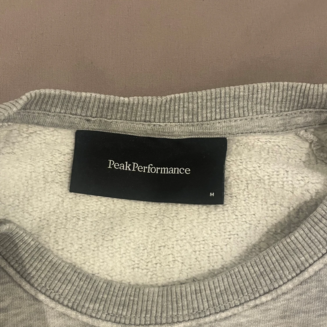 Grå sweatshirt från Peak Performance - 1