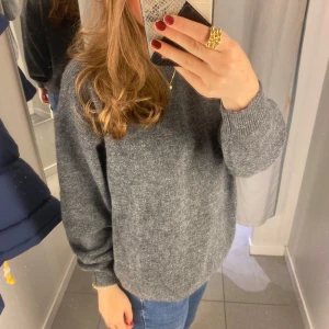 Grå tröja - Knappt använd 