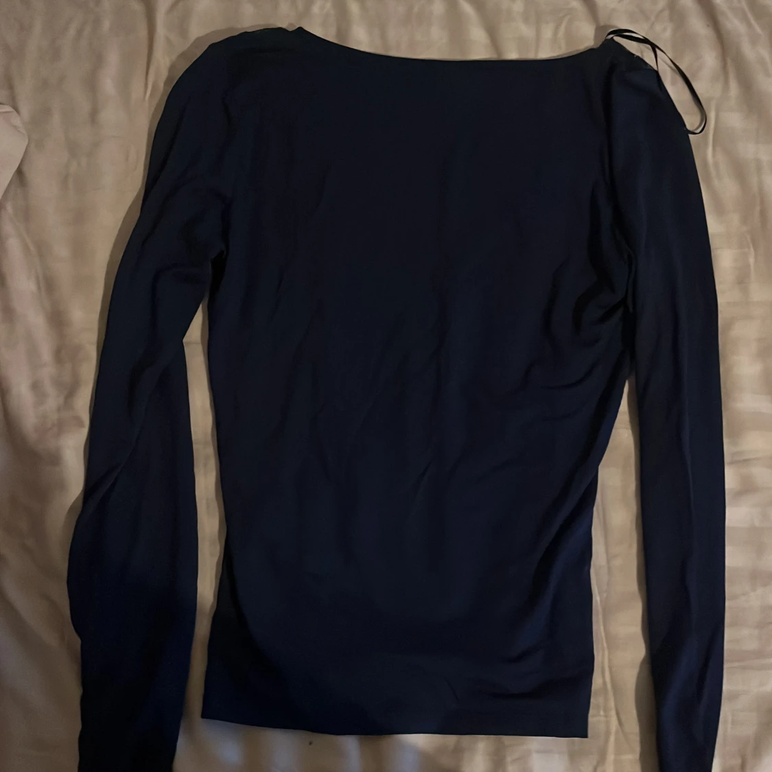 Mörkblå topp med spets från Gina Tricot - 2