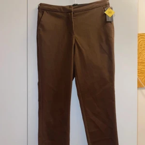 Kostymbyxor  - Helt nya, köpta på Ullared. 