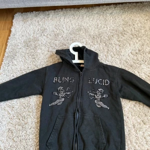 Svart hoodie - Bling lucid