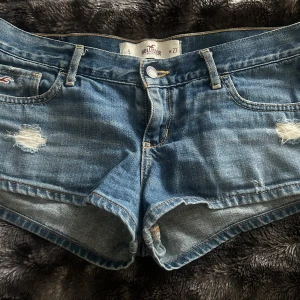 Hollister shorts  - Säljer mina super fina shorts då dom inte kommer till användning längre❤️❤️ det är inte fast pris och är med på prisförslag ❤️