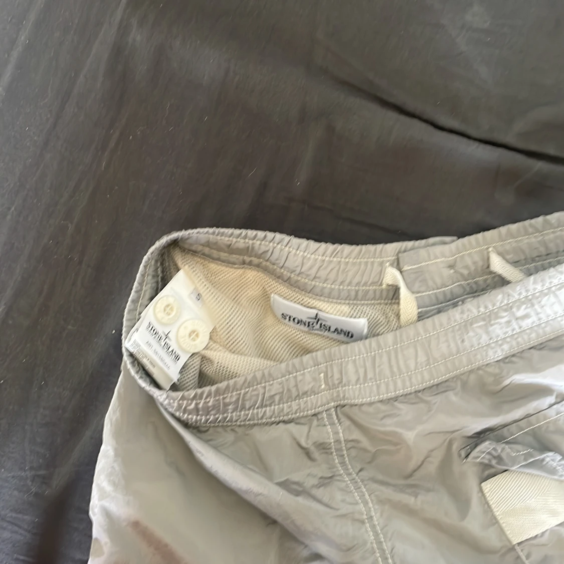 Silverfärgade badbyxor från Stone Island - 2