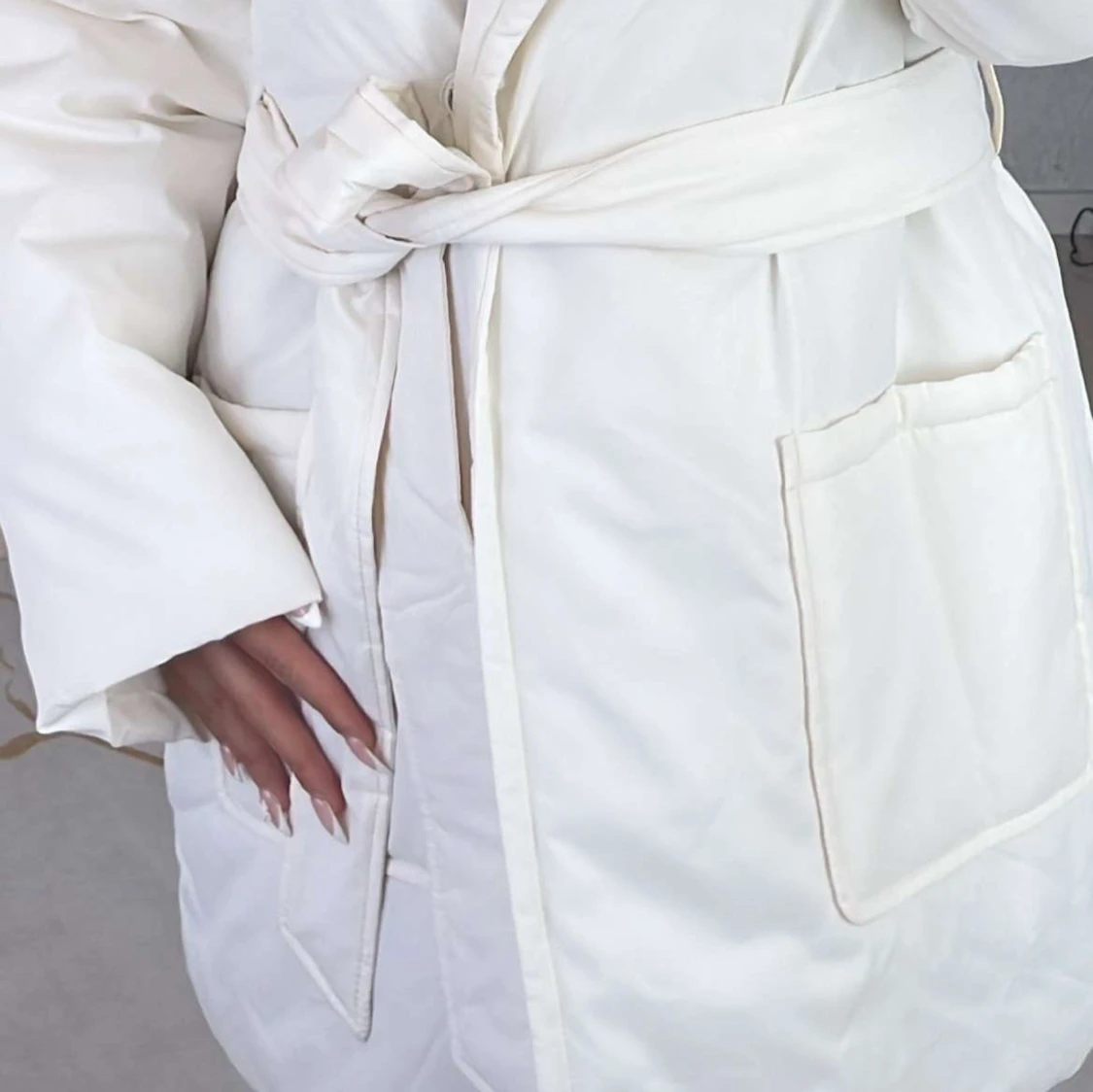 Vit pufferjacka med bälte - 1
