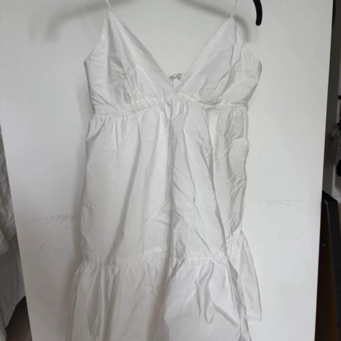 Vit klänning urringad 