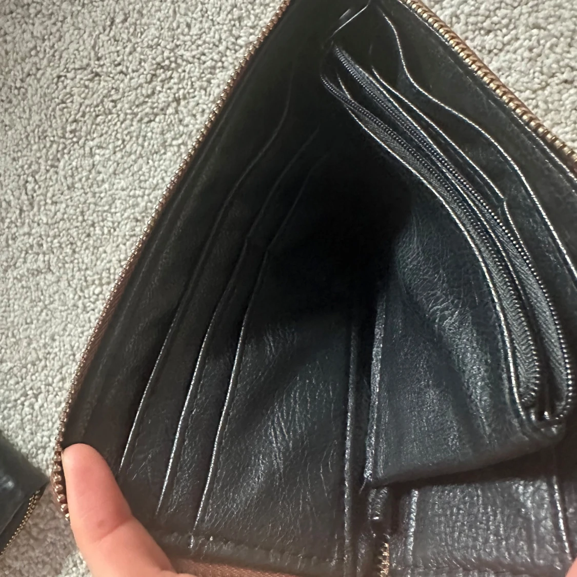 Brun flätad plånbok i skinn - 3