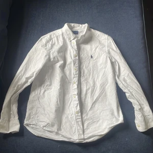 Ralph lauren skjorta - Hej säljer en snygg ralph lauren skjorta i storlek 14-16 år men skulle säga att den är XS 