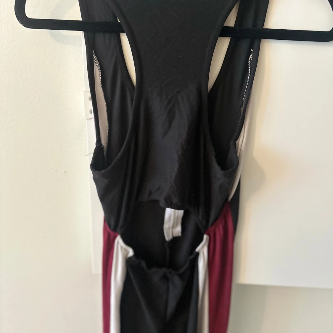 Svart sportig jumpsuit med dragkedja - 2