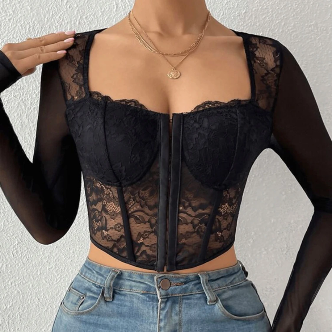 Svart spetsig långärmad korsettopp