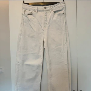 Vita jeans - Använda få gånger, fint skick 
