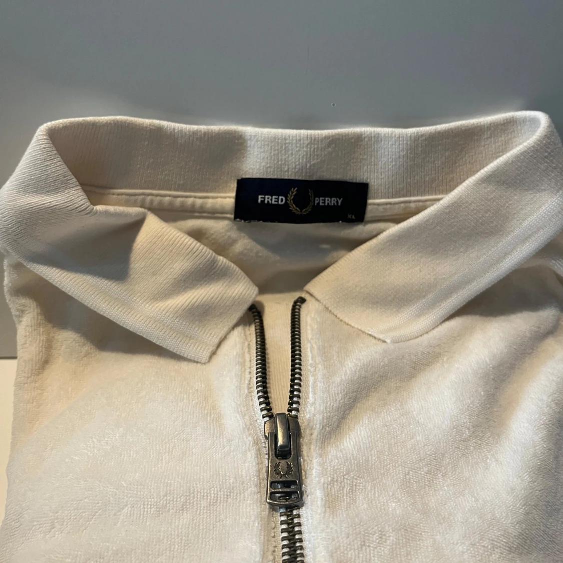 Fred Perry - Zip upp T-shirt  - 2