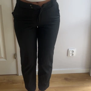 Svarta kostymbyxor Monkl - Snygga svarta kostymbyxor, 💓