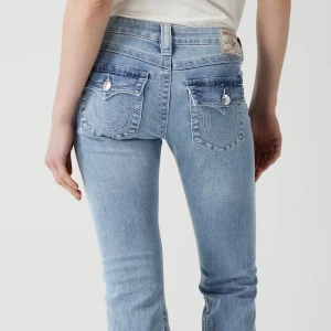 True religion  - Ljusblåa true religion i strl 25 då jag säljer dom för dom är för stora för mig. Längst ner på benet är det lite hål och söndrigt. Skriv privat för egna bilder💖