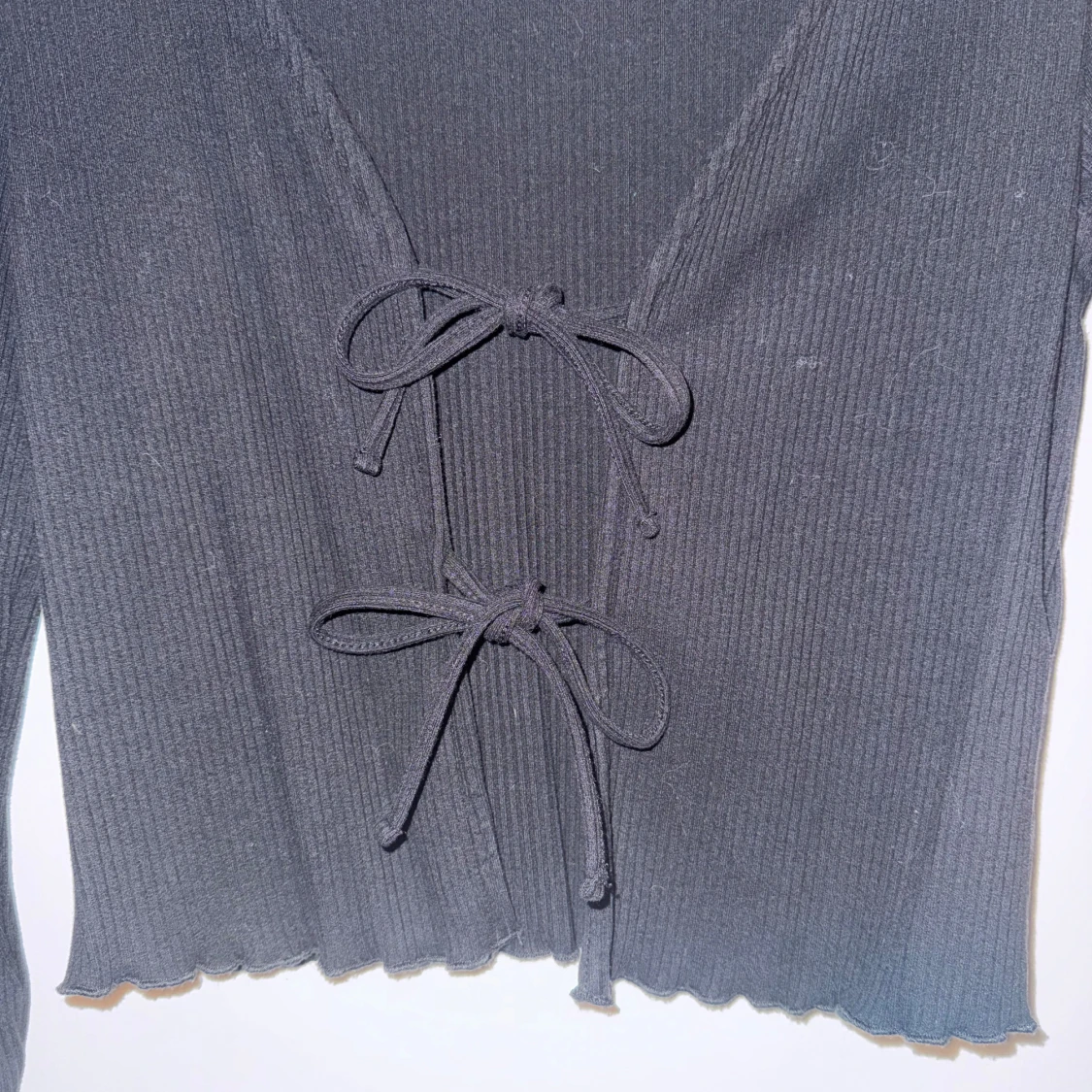 Svart ribbad bolerotopp från NA-KD