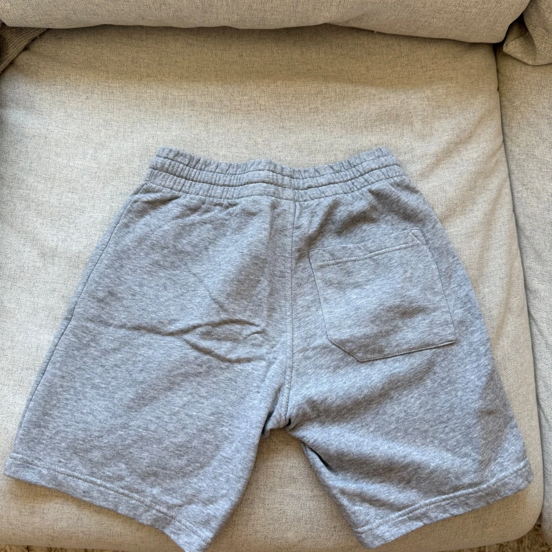 Grå mjukisshorts från H&M Divided XS - 1