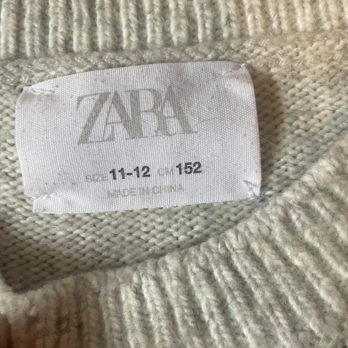 Ljusgrå croppad stickad tröja Zara - 2