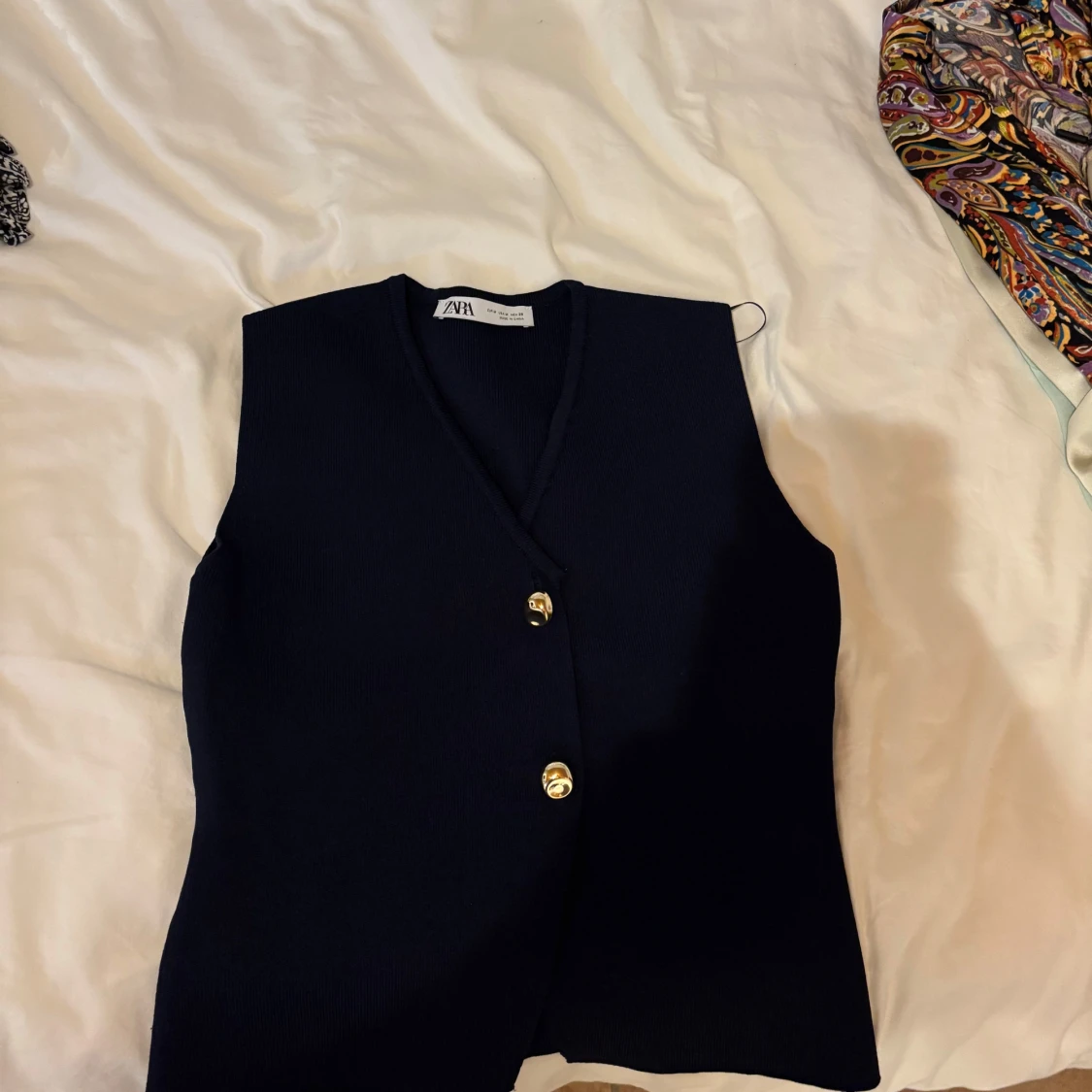 Mörkblå stickad väst från Zara