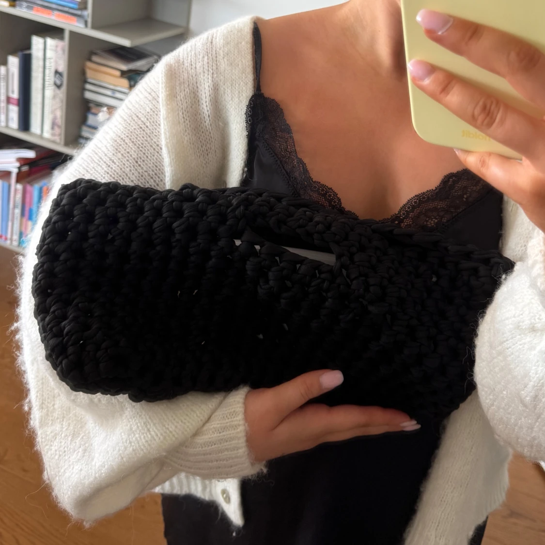 Svart stickad väska