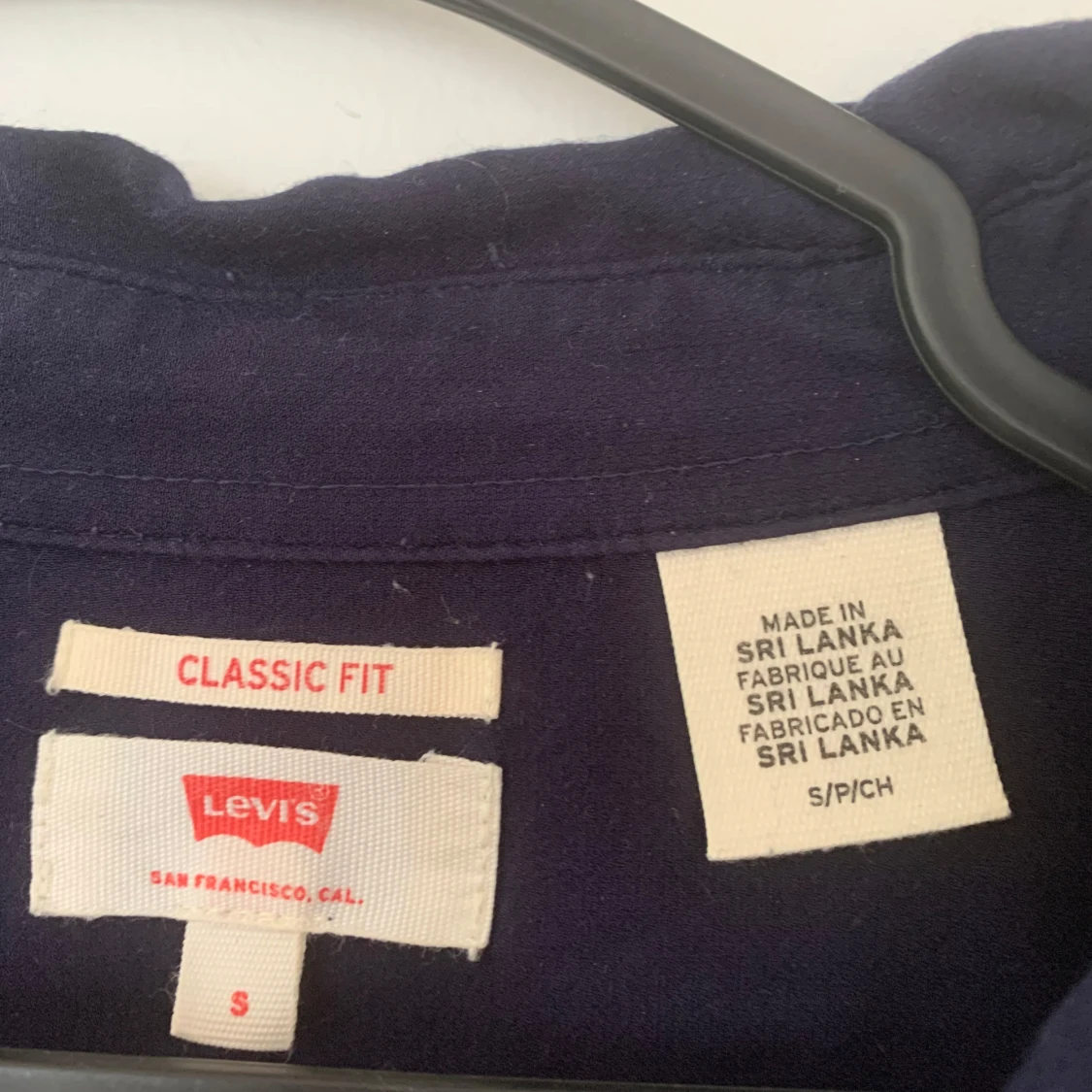 Mörkblå skjorta från Levi's, classic fit - 1