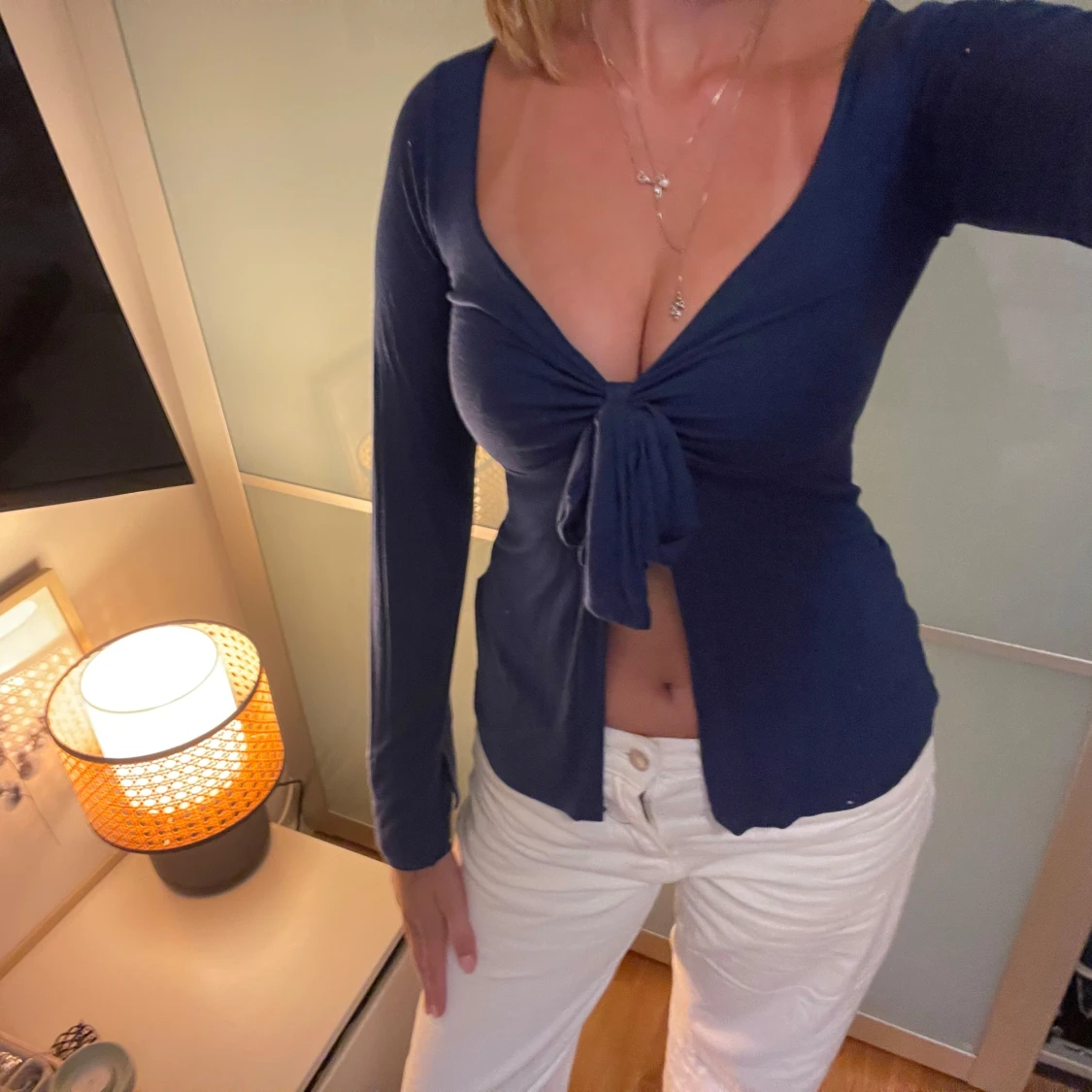 Mörkblå knytblus från Design by Si