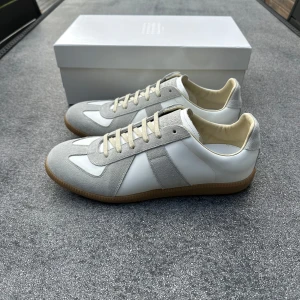 Maison margiela gats - Ett par riktigt feta gats i storlek 44, box och dustbags fås med, gratis frakt, skickar samma dag! 