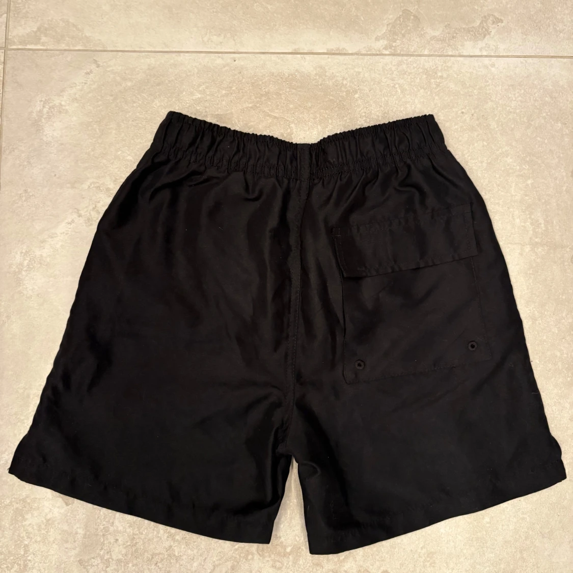 Svarta Lyle & Scott badshorts med snörning - 1