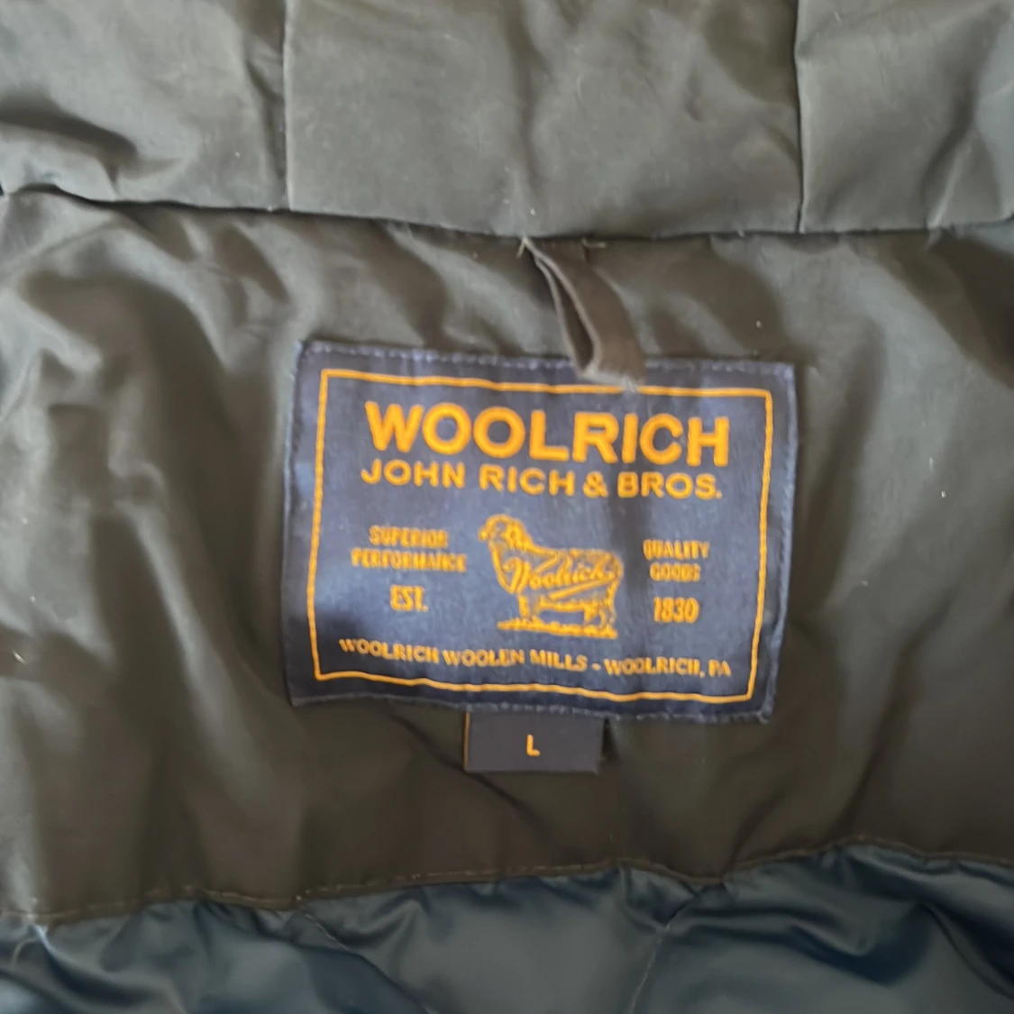 Svart parkas från Woolrich med pälskrage - 1