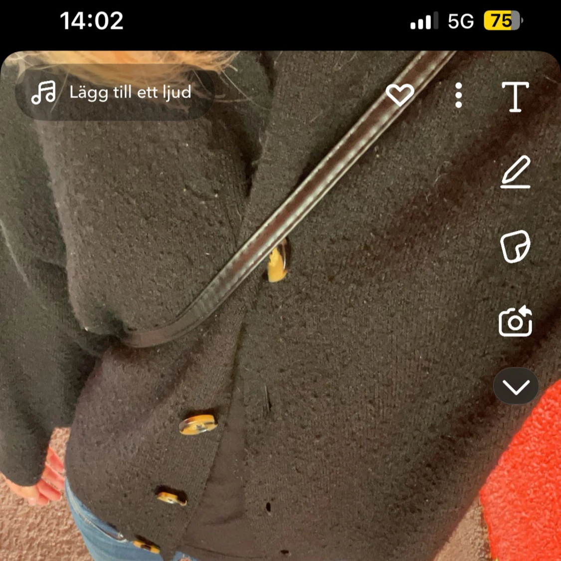 Svart stickad kofta med knappar - 1