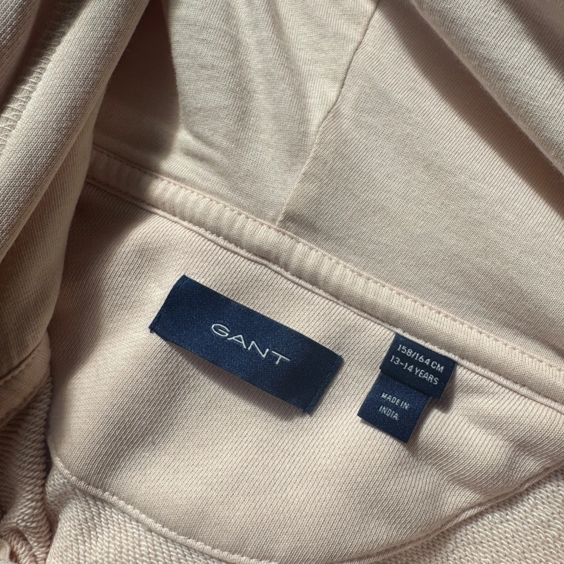 Ljusrosa hoodie från GANT med dragkedja - 2