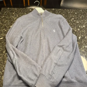 Ralph Lauren Cardigan - Fullzip cardigan från Ralph Lauren i storlek L.