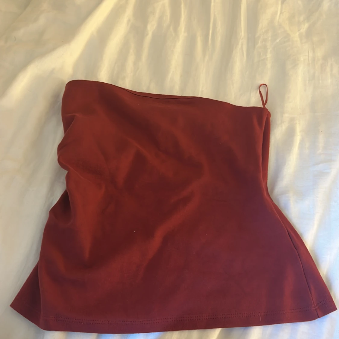 Vinröd tubtopp från Pull&Bear