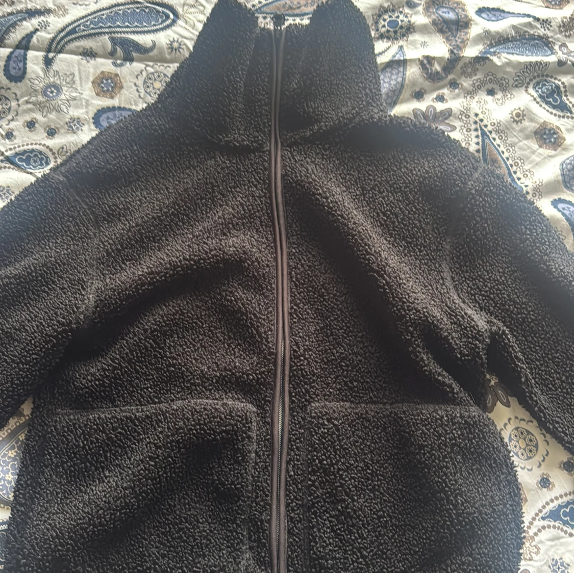 Svart teddyjacka i XS med dragkedja