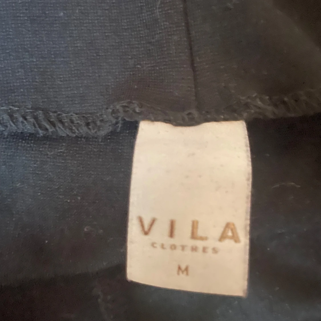 Svarta tighta byxor från Vila - 3