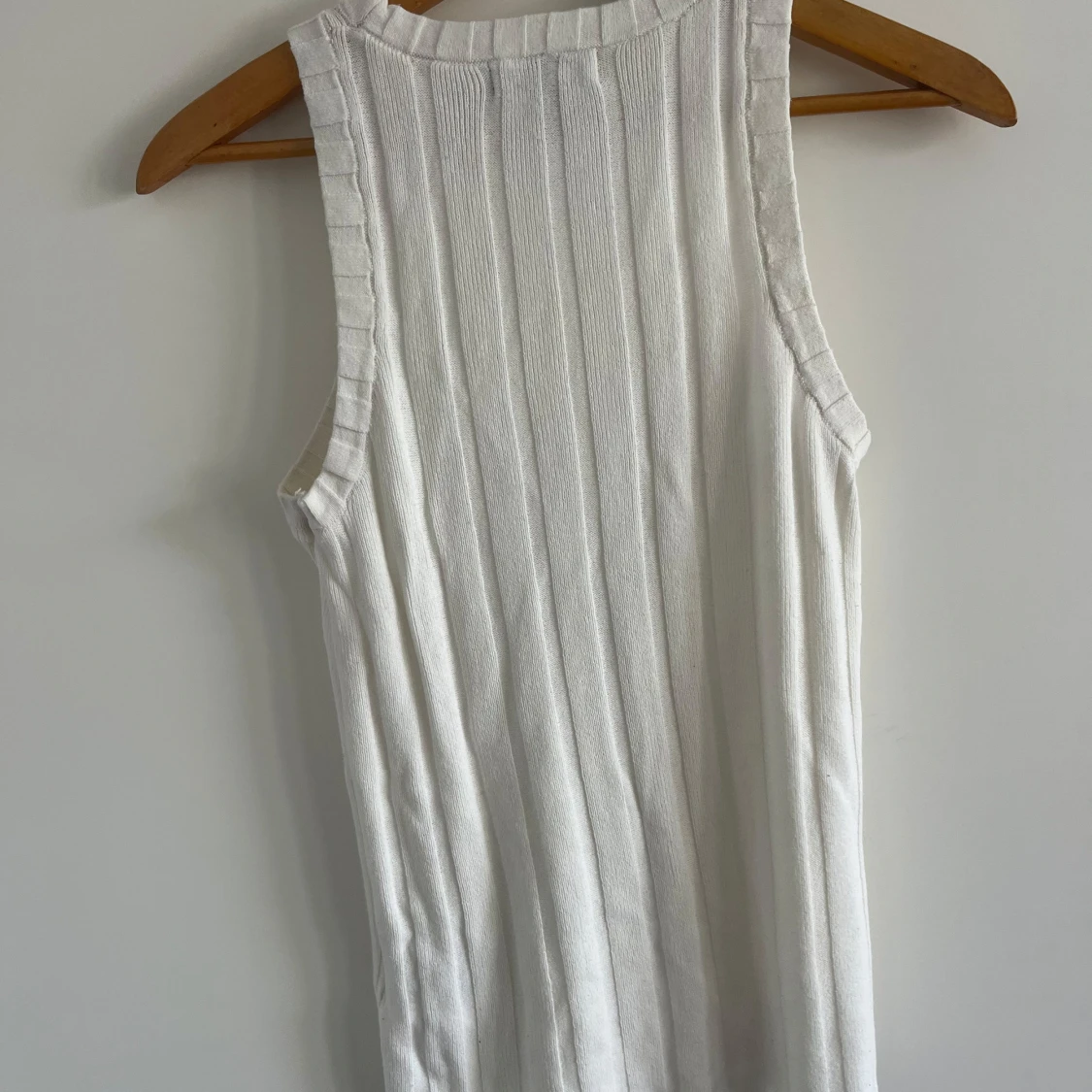 Vit ribbad linnetopp från H&M - 1