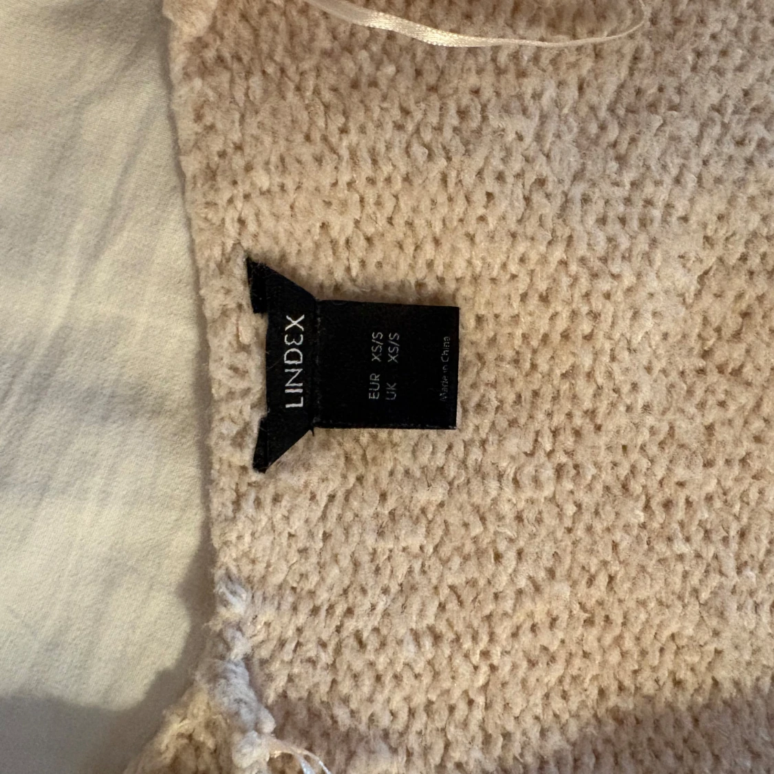 Beige stickad kofta från Lindex - 3