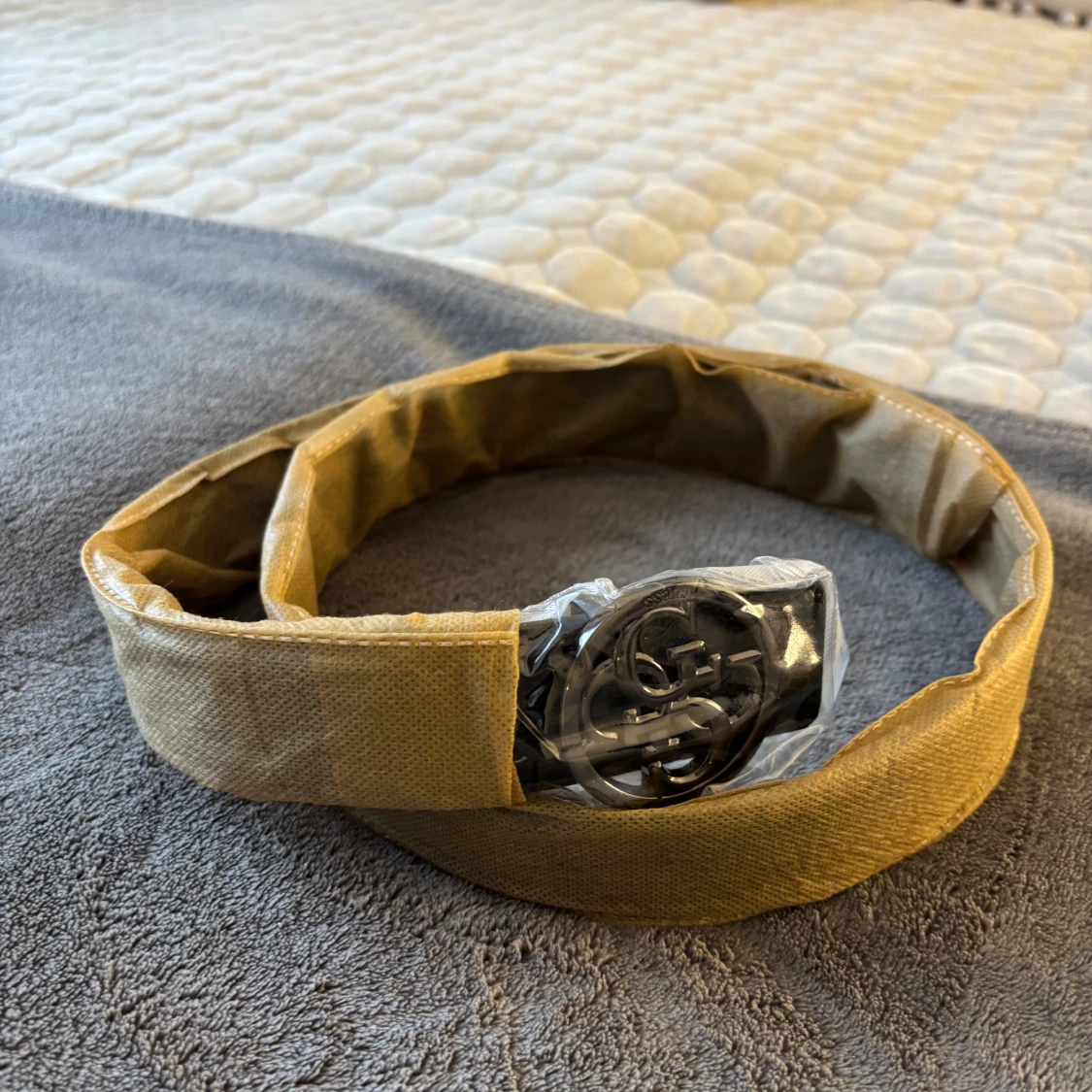 Svart skärp från Guess med metallspänne - 3