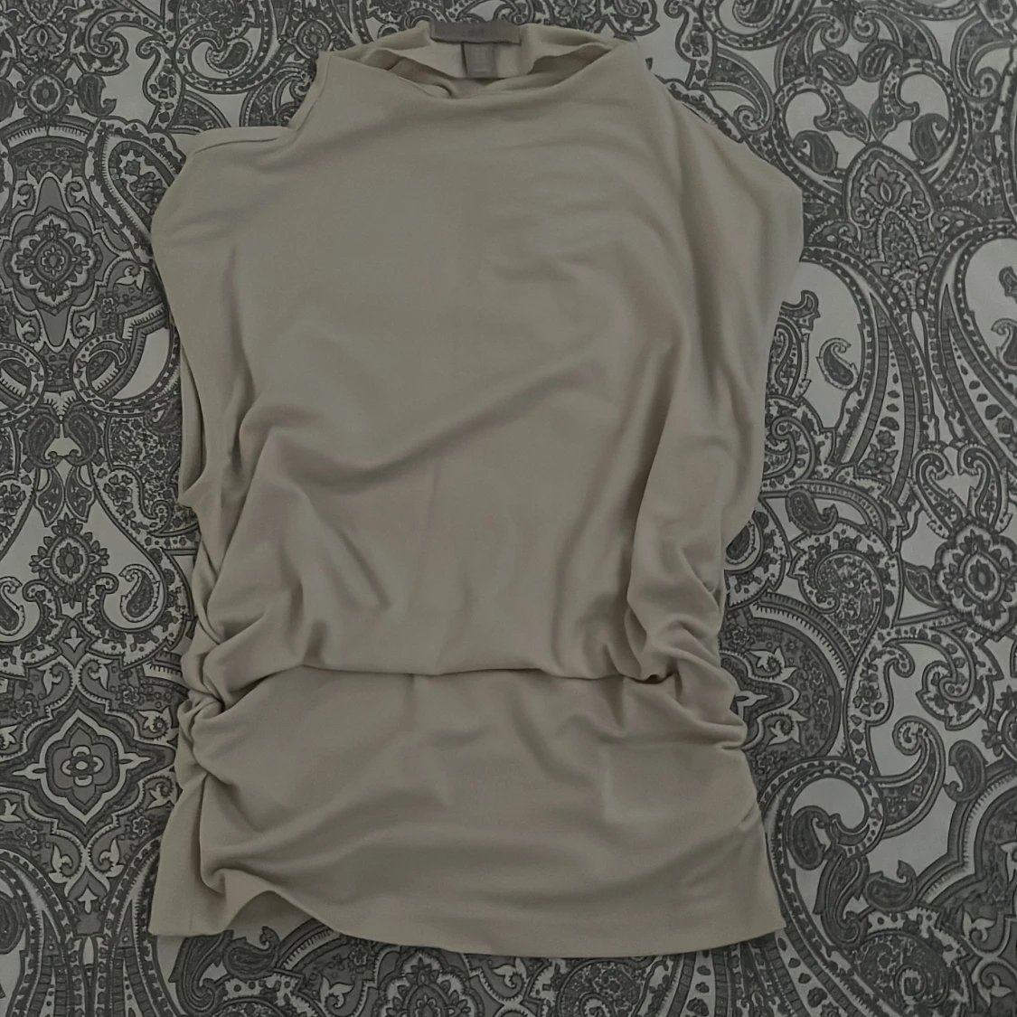 Beige ärmlös polotopp