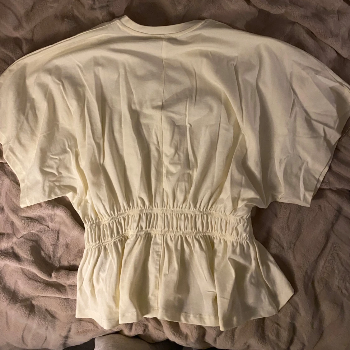 Ljusgul blus med resår i midjan - 1