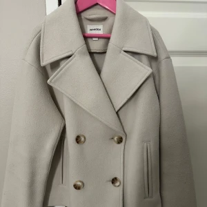 Beige kappa - Snygg kort kappa