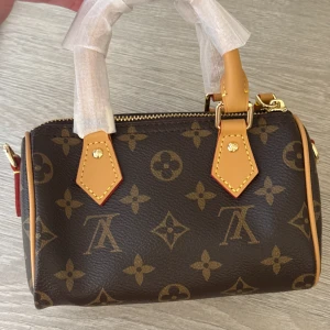 monogram handväska - monogram väska , fler bilder kan skickas
